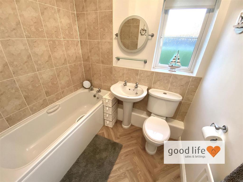 20251125 152117883 i OS39aaylesfordmews.jpg