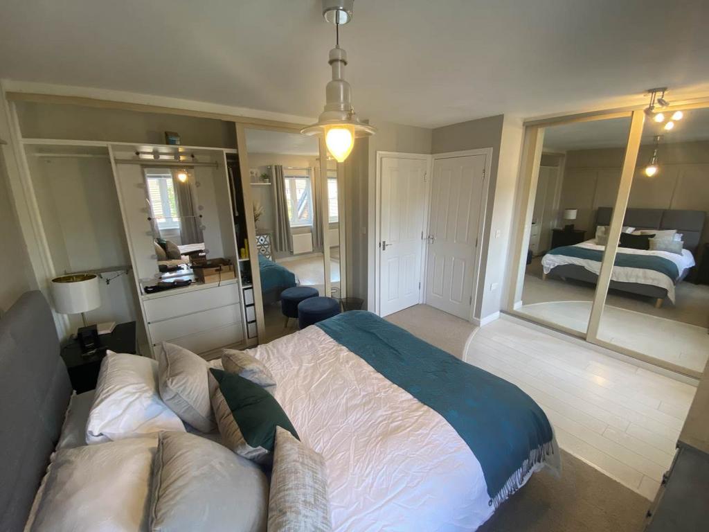 Master bedroom 2