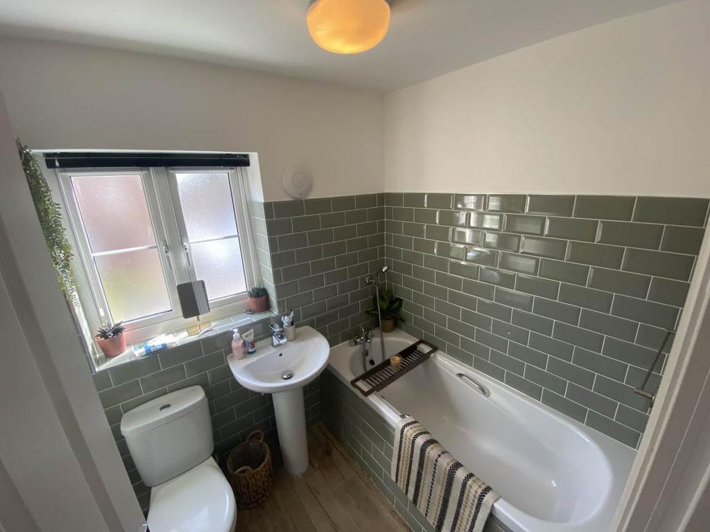 Main bathroom