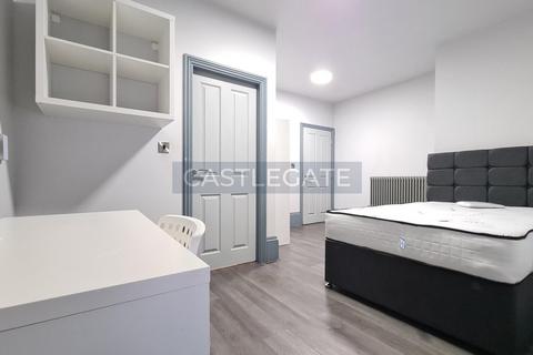 1 bedroom in a flat share to rent, Merchants Hall, St George Square, Huddersfield, HD1 1JF