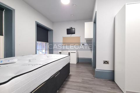 1 bedroom in a flat share to rent, Merchants Hall, St George Square, Huddersfield, HD1 1JF