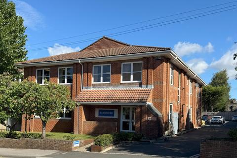Office to rent, 6 Pembroke Rd Sevenoaks TN13 1XR