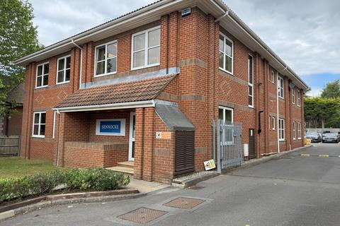 Office to rent, 6 Pembroke Rd Sevenoaks TN13 1XR