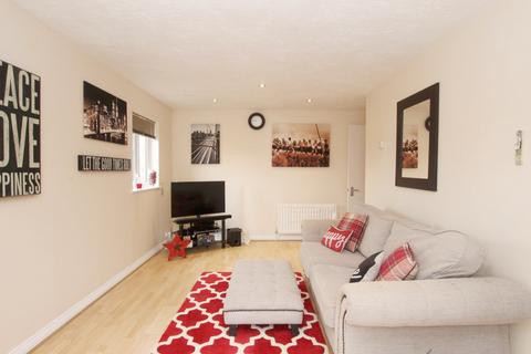 2 bedroom house to rent, Parry Drive, Weybridge, KT13