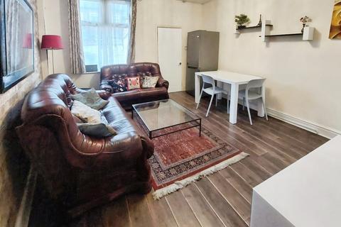 4 bedroom end of terrace house to rent, Worthing Street, Manchester, Greater Manchester, M14