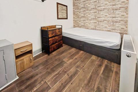 4 bedroom end of terrace house to rent, Worthing Street, Manchester, Greater Manchester, M14