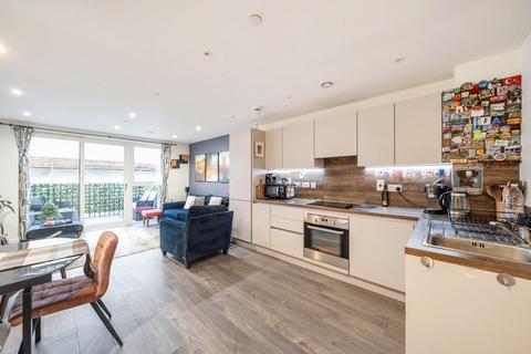 2 bedroom flat to rent, Moorhen Drive, London NW9