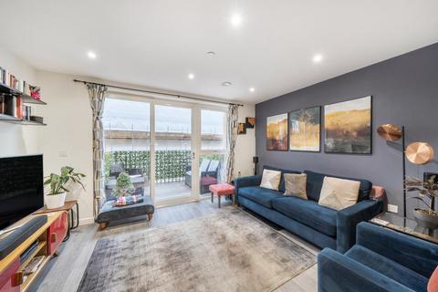 2 bedroom flat to rent, Moorhen Drive, London NW9