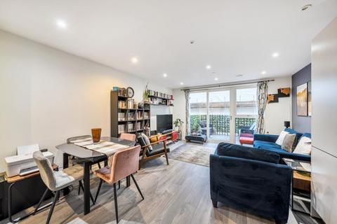 2 bedroom flat to rent, Moorhen Drive, London NW9