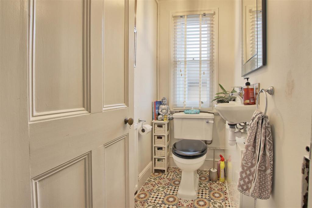 Toilet.jpg
