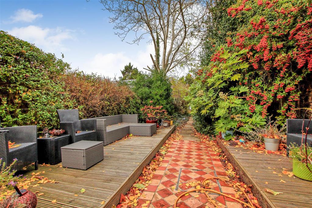 Garden Decking.jpg