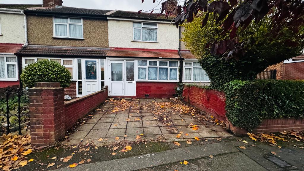 3-Bedroom Terraced House to Rent – Hayes, UB4