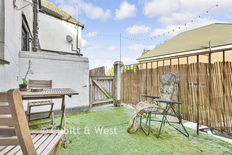 3 bedroom maisonette for sale, High Street, Caterham CR3