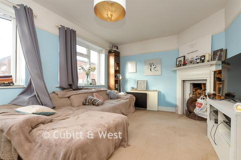 3 bedroom maisonette for sale, High Street, Caterham CR3
