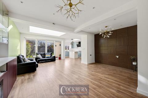 4 bedroom semi-detached house to rent, Leysdown Road, Mottingham, SE9
