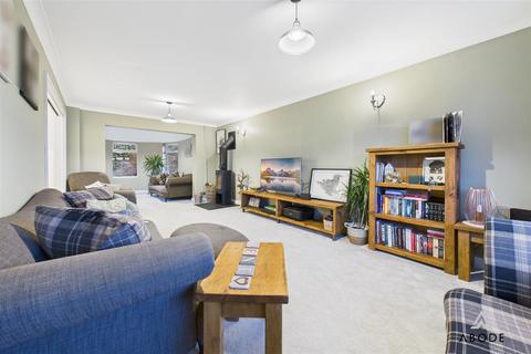 undefined, Glen Drive, Alton ST10