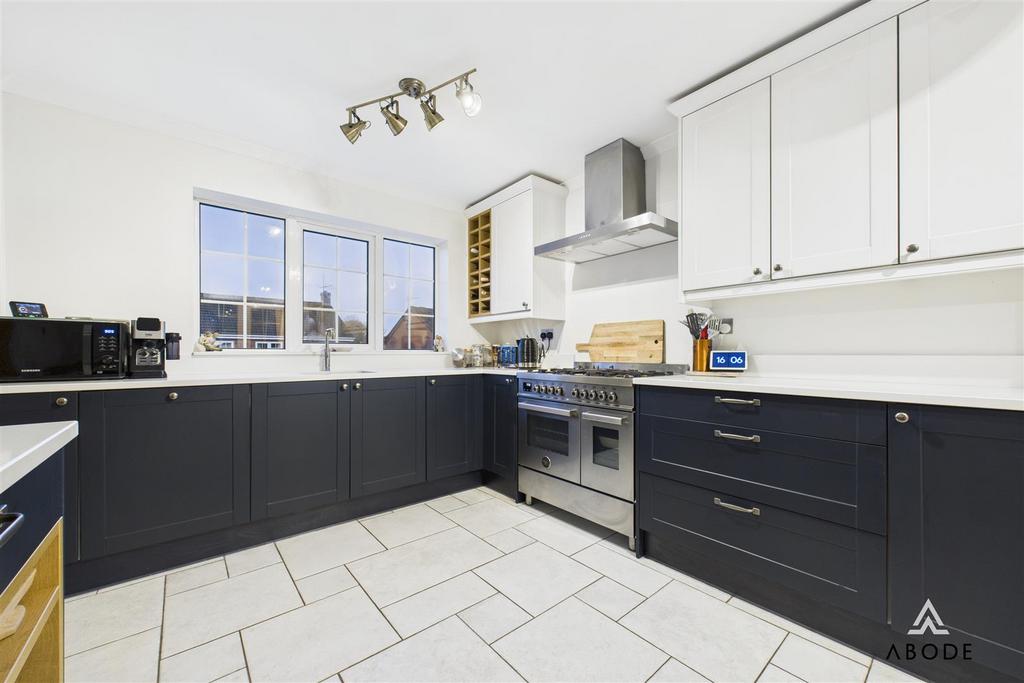 CAM03473 G0-PR0517-STILL038.jpg