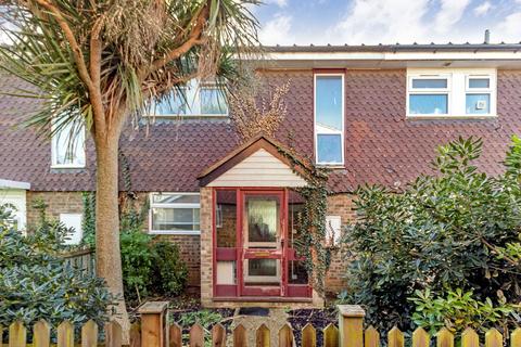 2 bedroom house to rent, Smith Street, Surbiton KT5
