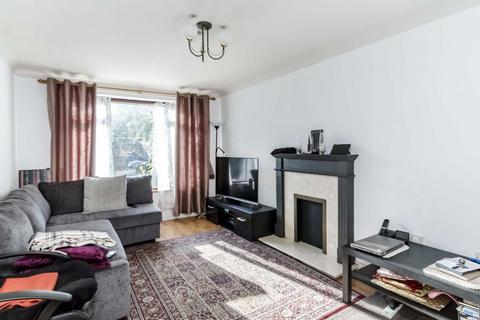 2 bedroom house to rent, Smith Street, Surbiton KT5