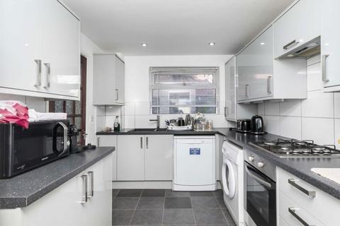 2 bedroom house to rent, Smith Street, Surbiton KT5