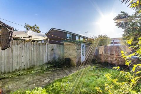 2 bedroom house to rent, Smith Street, Surbiton KT5
