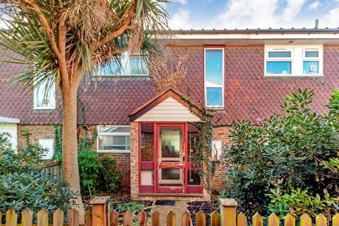 2 bedroom house to rent, Smith Street, Surbiton KT5