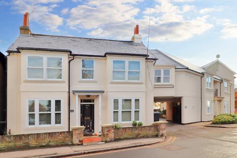 2 bedroom apartment to rent, Pleasant Place, Hersham Village KT12