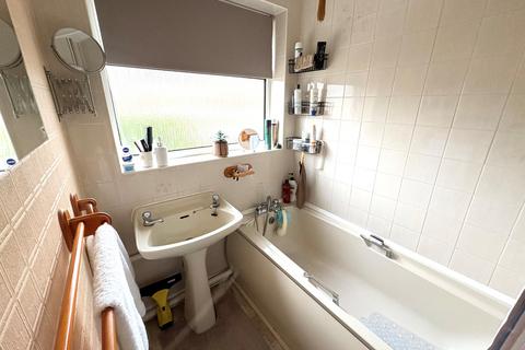 3 bedroom semi-detached house to rent, Deeble Road, Ise Lodge, Kettering, NN15