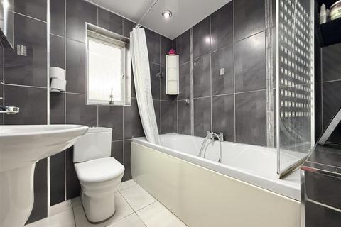 undefined, Pochins Bridge Road, Wigston LE18