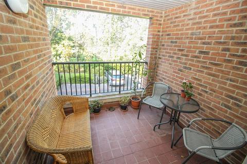 2 bedroom flat to rent, Highbridge, Gosforth, Newcastle Upon Tyne