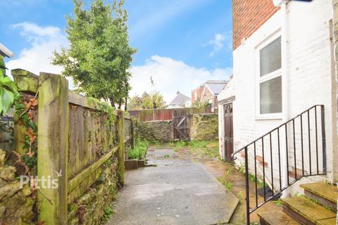 3 bedroom semi-detached house to rent, Park Road Ryde PO33
