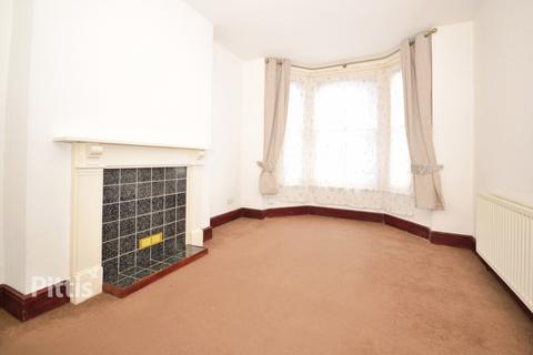 3 bedroom semi-detached house to rent, Park Road Ryde PO33