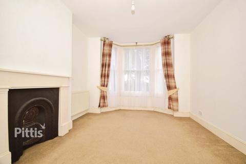 3 bedroom semi-detached house to rent, Park Road Ryde PO33