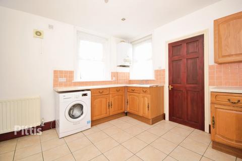 3 bedroom semi-detached house to rent, Park Road Ryde PO33