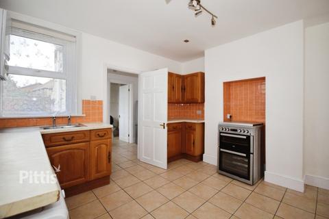 3 bedroom semi-detached house to rent, Park Road Ryde PO33