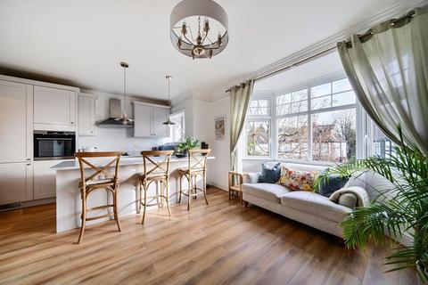 1 bedroom flat for sale, Woking,  Surrey,  GU22