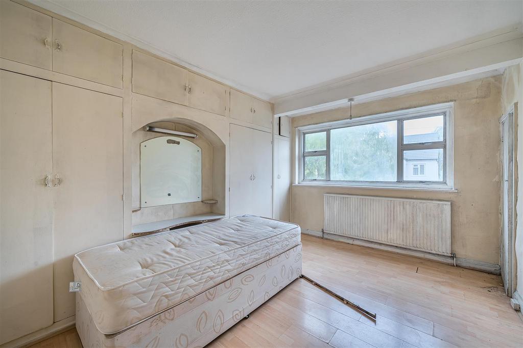 Bedroom 1.jpg