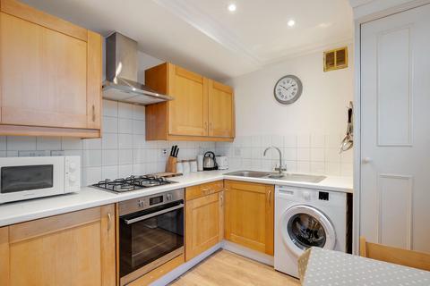 1 bedroom flat to rent, Balham High Road, London SW17