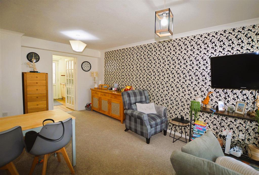 Lounge/Dining Room
