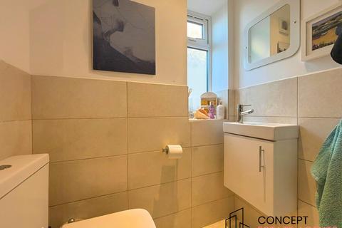 4 bedroom terraced house to rent, Churston Drive, Morden, Surrey, SM4