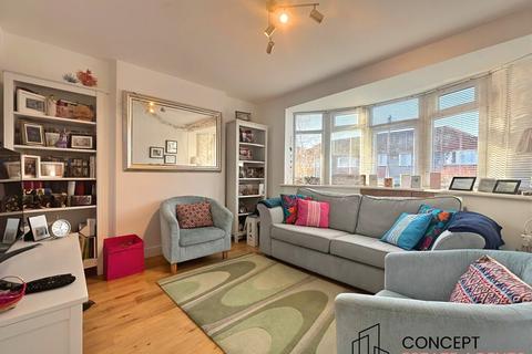 4 bedroom terraced house to rent, Churston Drive, Morden, Surrey, SM4