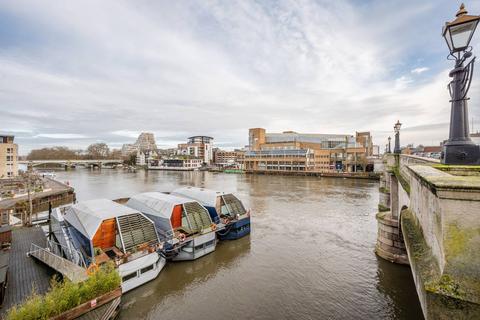 undefined, High Street, Hampton Wick, Kingston upon Thames, KT1