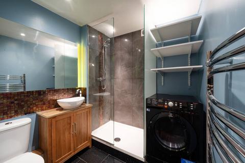 undefined, High Street, Hampton Wick, Kingston upon Thames, KT1