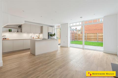 3 bedroom end of terrace house for sale, Carpenter Gardens