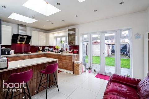 4 bedroom terraced house for sale, Dorchester Avenue, London