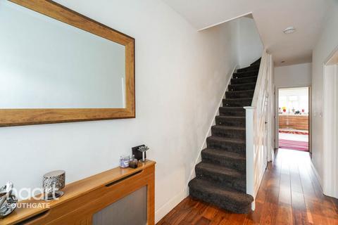 4 bedroom terraced house for sale, Dorchester Avenue, London