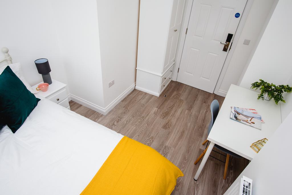 Flat E B4 2.jpg