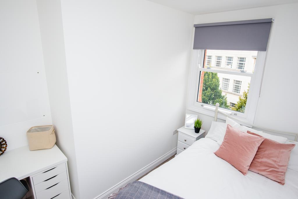 Flat E B3 5.jpg