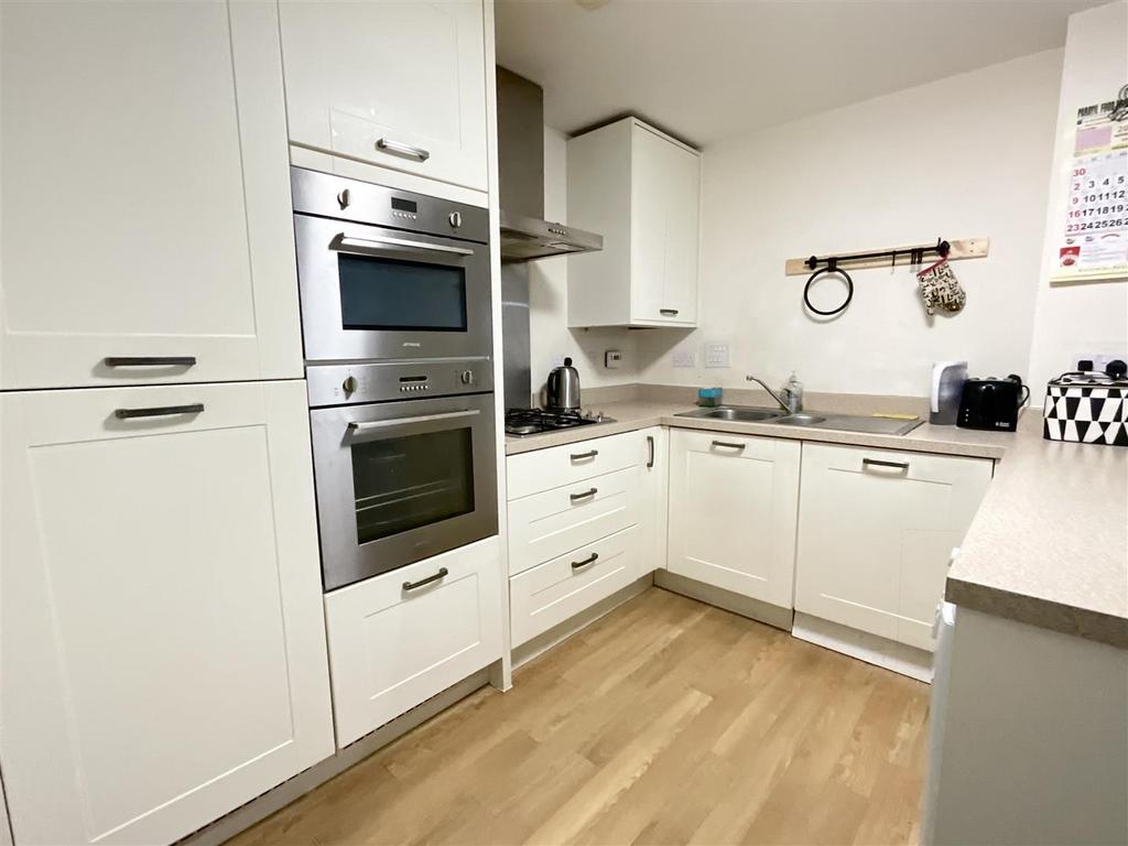 Kitchen / Lounge