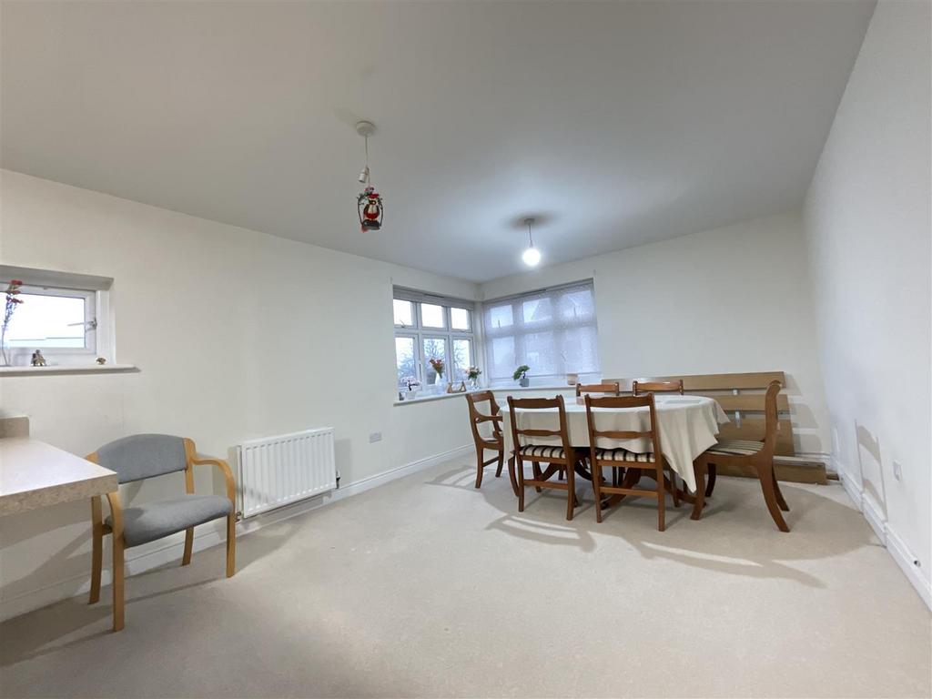 Kitchen / Lounge